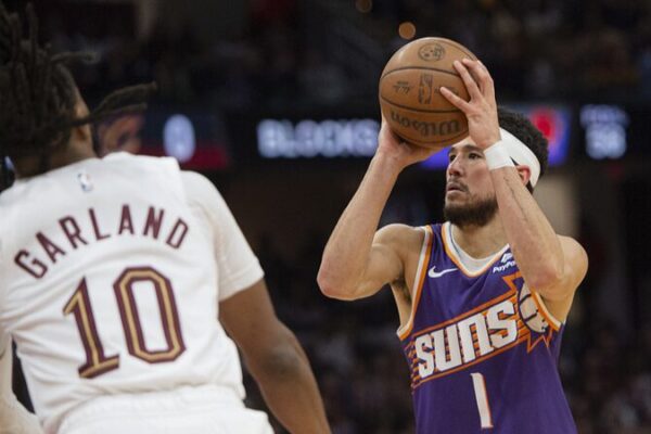 🔥 Devin Booker Returns with a Bang as Suns Overcome 19-Point Deficit to Beat Cavaliers! __Devin_Booker_Returns_with_a_Bang_as_Suns_Overcome_19_Point_Deficit_to_Beat_Cavaliers_