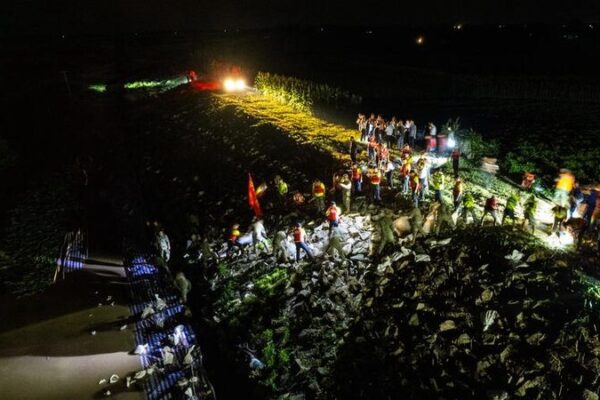 Dike Breach at Dongting Lake Sealed: All Safe After Epic Rescue! 🚧🙌 Dike_Breach_at_Dongting_Lake_Sealed__All_Safe_After_Epic_Rescue____ video poster