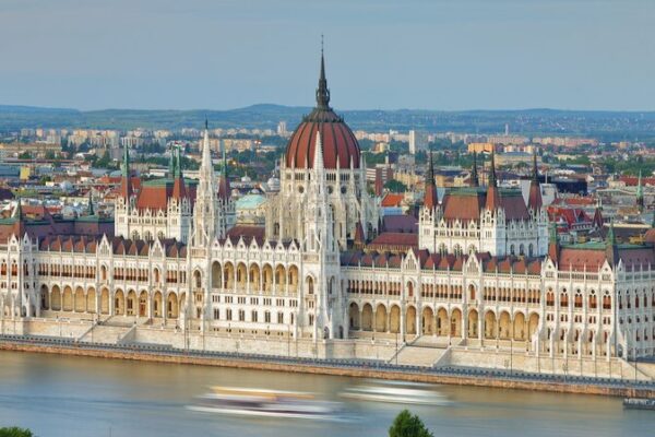 Discover Budapest: Top Must-Visit Spots in the Hungarian Capital Discover_Budapest__Top_Must_Visit_Spots_in_the_Hungarian_Capital
