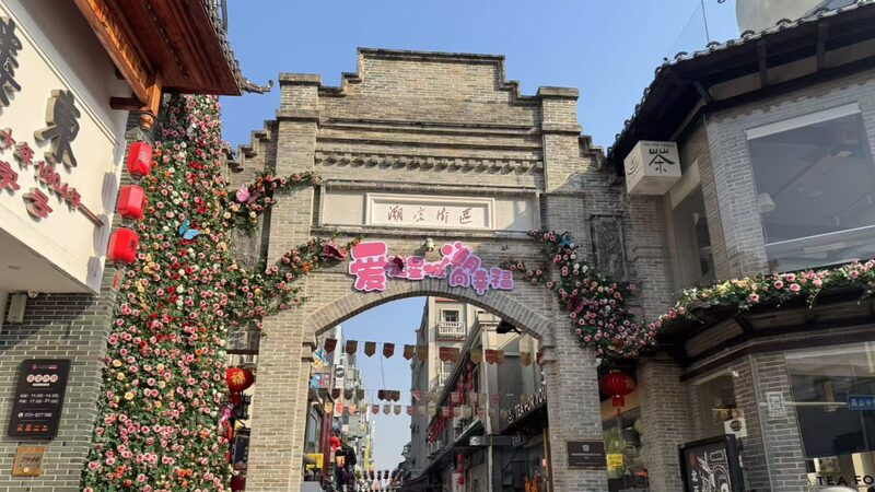 Discover_Chaozong_Street__Changsha_s_Blend_of_History_and_Hip_Culture - News for amigos, by amigos Discover_Chaozong_Street__Changsha_s_Blend_of_History_and_Hip_Culture