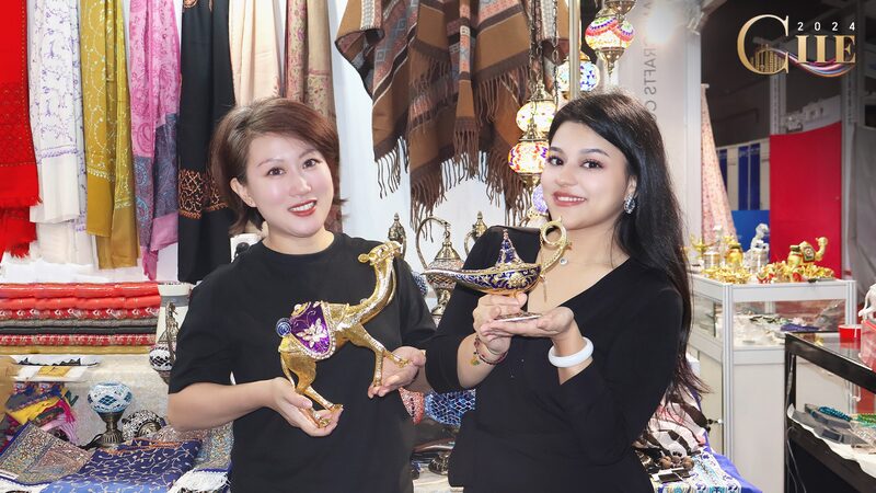 Discover_Dazzling_Arab_Handicrafts_at_Shanghai_s_7th_CIIE___poster - News for amigos, by amigos Discover_Dazzling_Arab_Handicrafts_at_Shanghai_s_7th_CIIE__ video poster