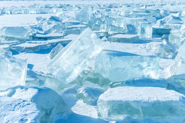 Discover Harbin’s “Diamond Sea”—A Sparkling Ice Wonderland on the Songhua River Discover_Harbin_s__Diamond_Sea__A_Sparkling_Ice_Wonderland_on_the_Songhua_River