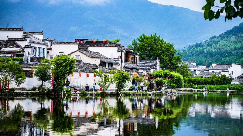 Discover_Hongcun__China_s_Enchanting_Ancient_Water_Village - News for amigos, by amigos Discover_Hongcun__China_s_Enchanting_Ancient_Water_Village