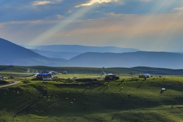 Discover_Qiongkushitai__Xinjiang_s_Hidden_Nomadic_Paradise video poster