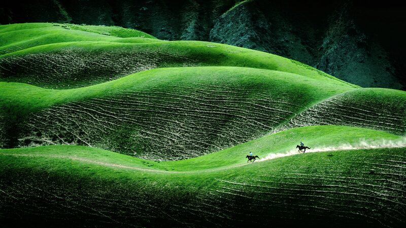 Discover_Qiongkushitai__Xinjiang_s_Hidden_Paradise_for_Adventurers video poster