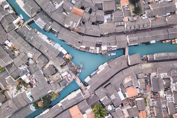 Discover Zhujiajiao: Shanghai’s Vibrant Water Town 🌊🏯 Discover_Zhujiajiao__Shanghai_s_Vibrant_Water_Town___
