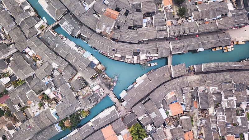 Discover_Zhujiajiao__Shanghai_s_Vibrant_Water_Town___ - News for amigos, by amigos Discover_Zhujiajiao__Shanghai_s_Vibrant_Water_Town___