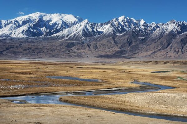 Discover the Breathtaking Pamir Plateau 🌄: Where Adventure Meets Majesty Discover_the_Breathtaking_Pamir_Plateau____Where_Adventure_Meets_Majesty