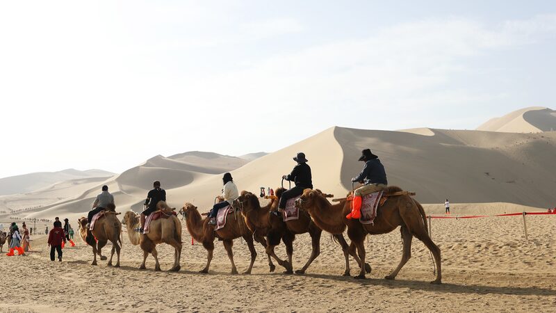 Discover_the_Desert_Symphony_of_Mingsha_Mountain_and_Crescent_Spring