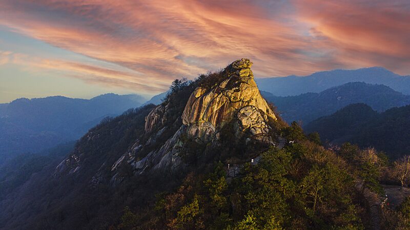 Discover_the_Enchanting_Sea_of_Clouds_at_China_s_Jigong_Mountain_poster - News for amigos, by amigos Discover_the_Enchanting_Sea_of_Clouds_at_China_s_Jigong_Mountain video poster