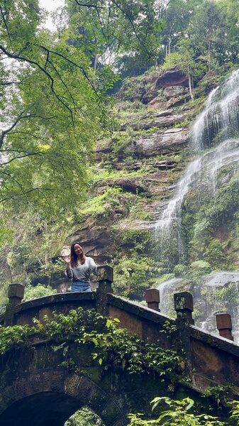 Discover_the_Enchanting_Waters_of_Tiantai_Mountain_poster - News for amigos, by amigos Discover_the_Enchanting_Waters_of_Tiantai_Mountain video poster