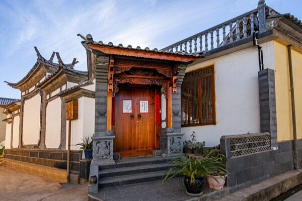 Discover the Enchanting Wood Carving Art of Jianchuan Town Discover_the_Enchanting_Wood_Carving_Art_of_Jianchuan_Town video poster