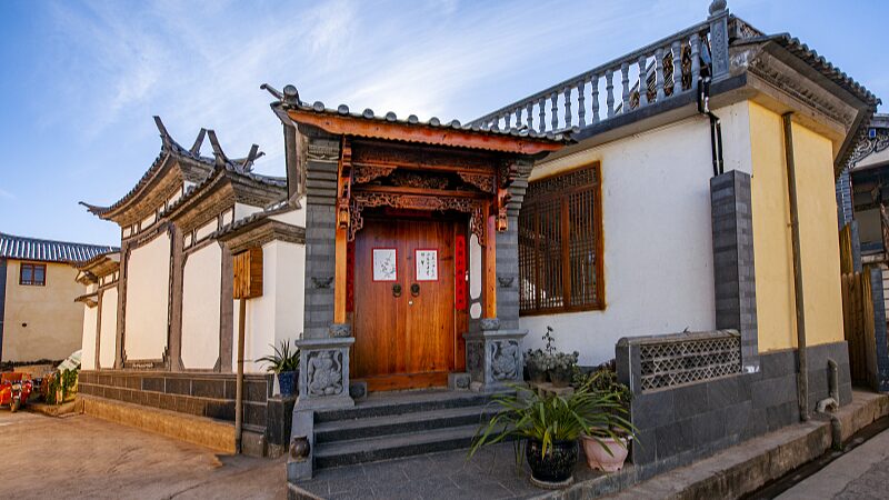 Discover_the_Enchanting_Wood_Carving_Art_of_Jianchuan_Town_poster - News for amigos, by amigos Discover_the_Enchanting_Wood_Carving_Art_of_Jianchuan_Town video poster