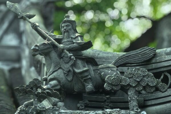 Discover the Hidden Rooftop Art of Shanghai’s Yu Garden Discover_the_Hidden_Rooftop_Art_of_Shanghai_s_Yu_Garden