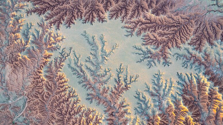 Discover_the_Kaleidoscopic_Beauty_of_West_Dreamy_Canyon__ - News for amigos, by amigos Discover_the_Kaleidoscopic_Beauty_of_West_Dreamy_Canyon__