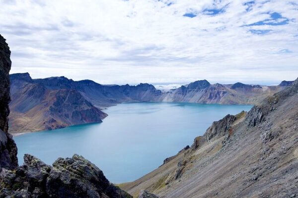 Discover the Magic of Tianchi Lake: Changbai Mountain’s Hidden Gem Discover_the_Magic_of_Tianchi_Lake__Changbai_Mountain_s_Hidden_Gem