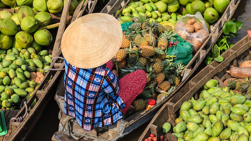 Discover_the_Magic_of_Vietnam_s_Enchanting_Water_Markets___ - News for amigos, by amigos Discover_the_Magic_of_Vietnam_s_Enchanting_Water_Markets___