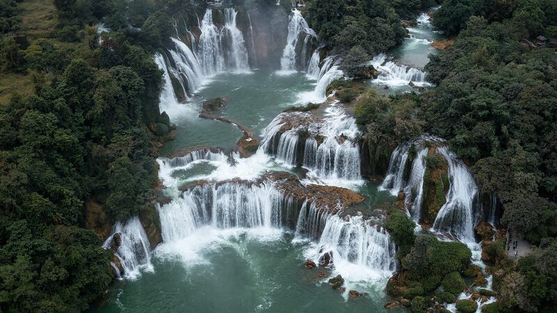 Discover_the_Majestic_Detian_Ban_Gioc__Asia_s_Largest_Transnational_Waterfall - News for amigos, by amigos Discover_the_Majestic_Detian_Ban_Gioc__Asia_s_Largest_Transnational_Waterfall