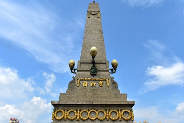 Discover the Timeless Charm of Harbin’s Jihong Bridge 🌉 Discover_the_Timeless_Charm_of_Harbin_s_Jihong_Bridge__ video poster