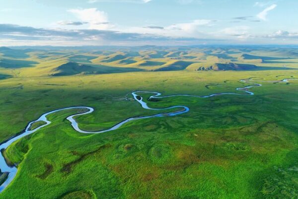 Discover the Twisting Beauty of Morigele River: Hulunbuir’s Serpentine Jewel Discover_the_Twisting_Beauty_of_Morigele_River__Hulunbuir_s_Serpentine_Jewel