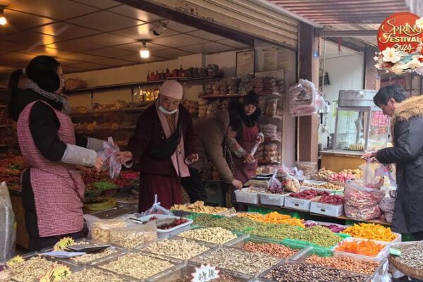 Discover the Vibrant Xizang-Style Festival Market in Kangding Discover_the_Vibrant_Xizang_Style_Festival_Market_in_Kangding video poster