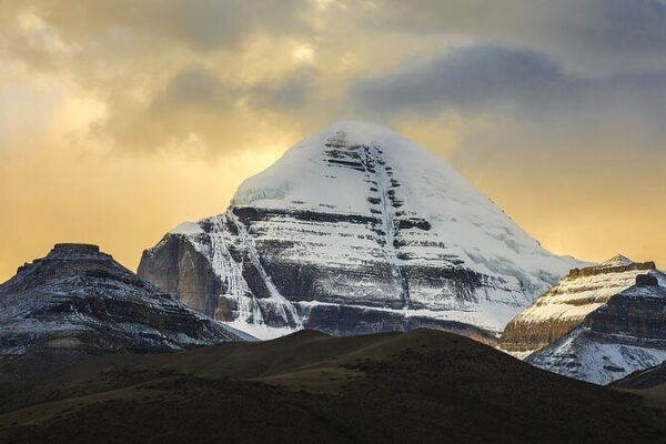 Discover the Winter Magic of Mount Kailash in Xizang! ❄️🏔️ Discover_the_Winter_Magic_of_Mount_Kailash_in_Xizang______ video poster