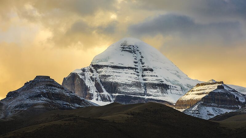 Discover_the_Winter_Magic_of_Mount_Kailash_in_Xizang______ video poster