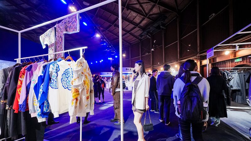 Discover_the__New_Chinese_Style__at_2024_China_Fashion_Week____poster - News for amigos, by amigos Discover_the__New_Chinese_Style__at_2024_China_Fashion_Week___ video poster