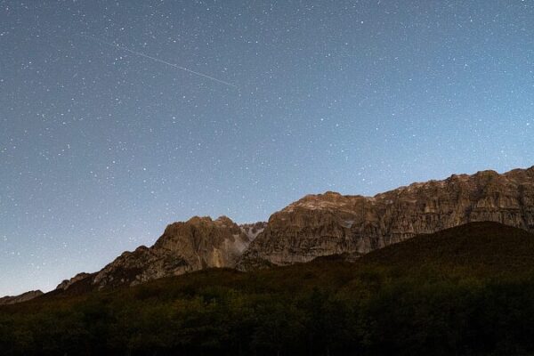 Don’t Miss the Orionid Meteor Shower Peak This Weekend! 🌠✨ Don_t_Miss_the_Orionid_Meteor_Shower_Peak_This_Weekend____ video poster