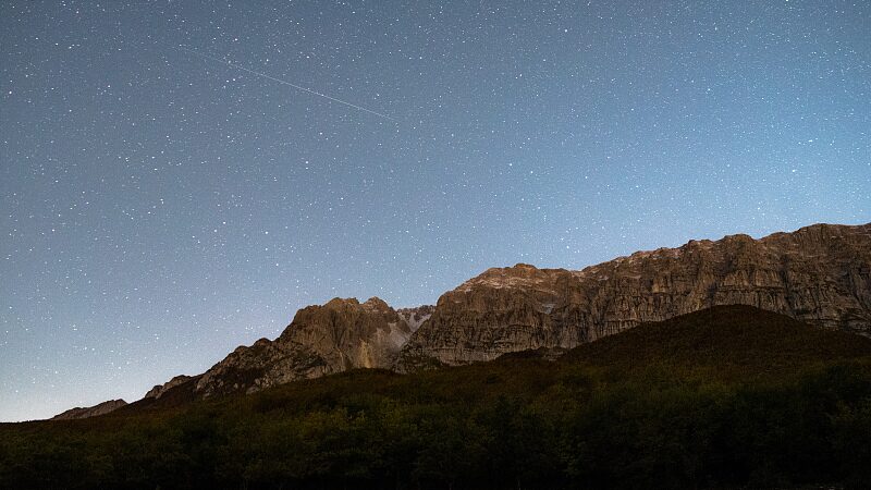 Don_t_Miss_the_Orionid_Meteor_Shower_Peak_This_Weekend____ video poster