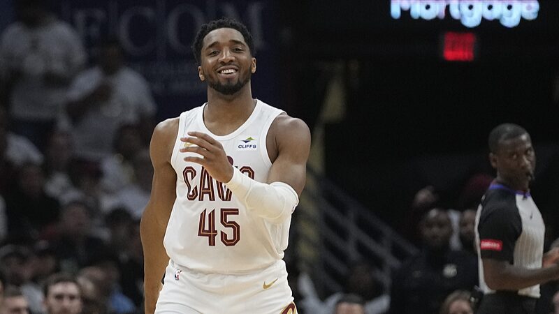 Donovan_Mitchell_Commits_to_Cavaliers_with__150M_Deal___ - News for amigos, by amigos Donovan_Mitchell_Commits_to_Cavaliers_with__150M_Deal___