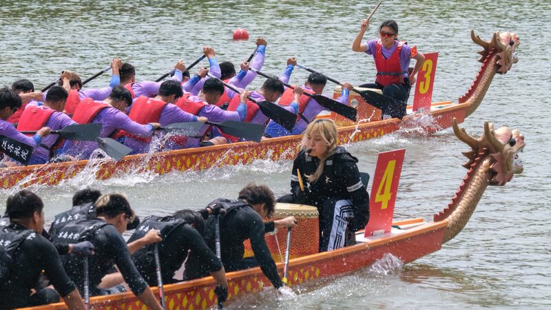 Dragon_Boats_Light_Up_Nanjing_s_Qinhuai_River_in_Thrilling_Race - News for amigos, by amigos Dragon_Boats_Light_Up_Nanjing_s_Qinhuai_River_in_Thrilling_Race