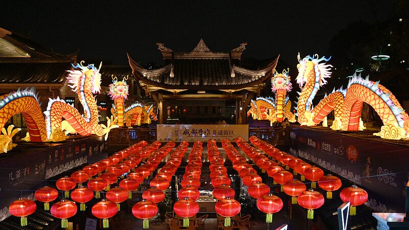 Dragon_Lanterns_Light_Up_Chengdu_s_Night_Sky__A_Festival_of_Lights_and_Joy - News for amigos, by amigos Dragon_Lanterns_Light_Up_Chengdu_s_Night_Sky__A_Festival_of_Lights_and_Joy