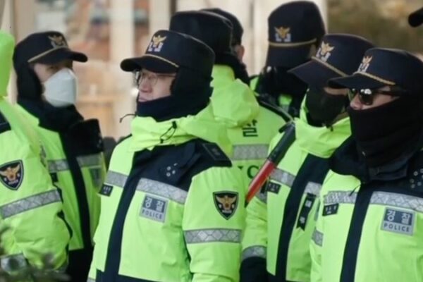 Drama Unfolds as Attempt to Arrest South Korean President Foiled 🎬 Drama_Unfolds_as_Attempt_to_Arrest_South_Korean_President_Foiled__ video poster