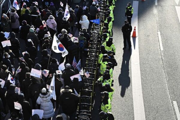 Drama in South Korea 🇰🇷: President Yoon Resists Arrest After Martial Law Mix-Up Drama_in_South_Korea_____President_Yoon_Resists_Arrest_After_Martial_Law_Mix_Up