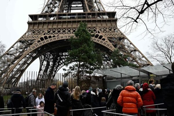 Eiffel Tower Evacuated After Fire Alarm Caused by Short Circuit Eiffel_Tower_Evacuated_After_Fire_Alarm_Caused_by_Short_Circuit video poster
