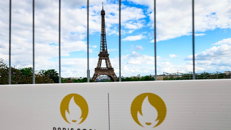 __Eiffel_Tower_Lights_Up_with_Olympic_Rings_for_Paris_2024_____