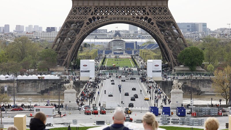 Eiffel_Tower_to_Illuminate_with_Olympic_Rings_Ahead_of_Paris_Games - News for amigos, by amigos Eiffel_Tower_to_Illuminate_with_Olympic_Rings_Ahead_of_Paris_Games
