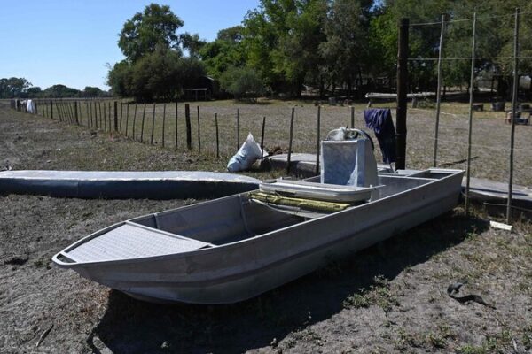 El Niño Drought Hits Botswana: GDP Plummets by 38% 🌍🌾 El_Nin_o_Drought_Hits_Botswana__GDP_Plummets_by_38____