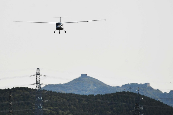 🚀 Electric Aircraft Takes Flight Near Beijing’s Iconic Great Wall! __Electric_Aircraft_Takes_Flight_Near_Beijing_s_Iconic_Great_Wall_