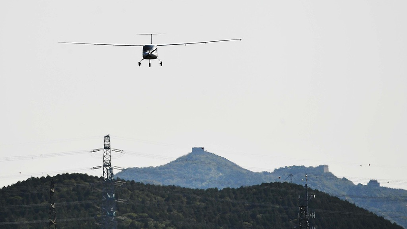 __Electric_Aircraft_Takes_Flight_Near_Beijing_s_Iconic_Great_Wall_