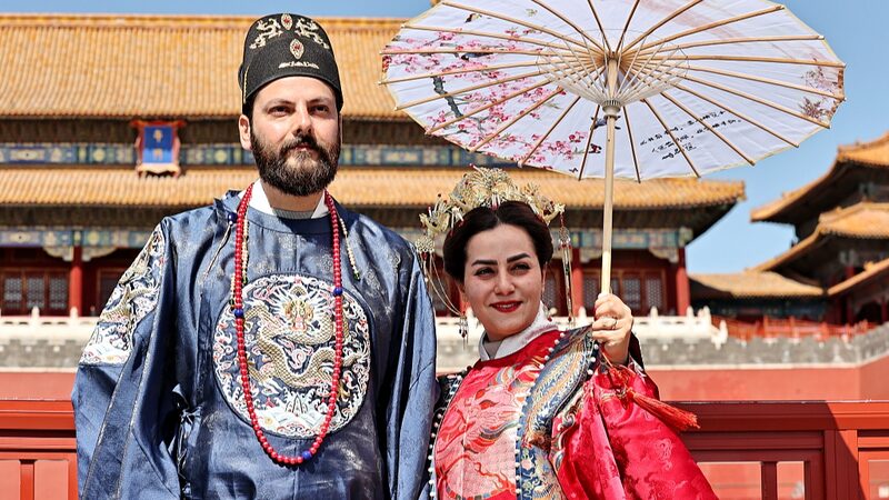 Embracing_Tradition__Tourists_Don_Hanfu_at_Beijing_s_Palace_Museum - News for amigos, by amigos Embracing_Tradition__Tourists_Don_Hanfu_at_Beijing_s_Palace_Museum