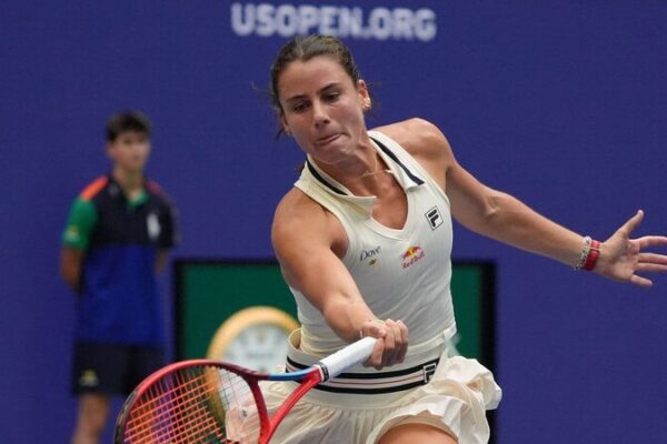 Emma Navarro Upsets Coco Gauff in U.S. Open Fourth Round Thriller 🎾 Emma_Navarro_Upsets_Coco_Gauff_in_U_S__Open_Fourth_Round_Thriller__