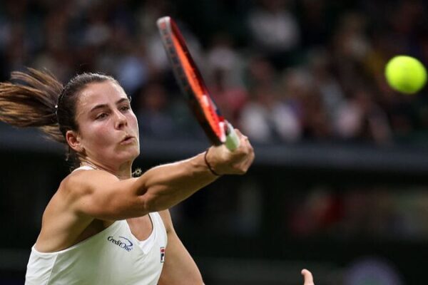 Emma Navarro Upsets Coco Gauff in Wimbledon All-American Clash 🎾 Emma_Navarro_Upsets_Coco_Gauff_in_Wimbledon_All_American_Clash__