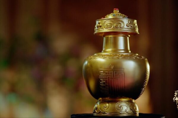 Emperor Qianlong’s Golden Urn: The Bling Behind Tibetan Reincarnation Emperor_Qianlong_s_Golden_Urn__The_Bling_Behind_Tibetan_Reincarnation video poster