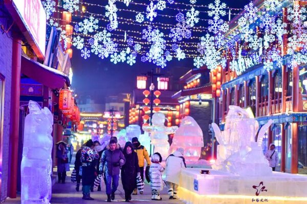 Enchanting_Ice_Sculptures_Light_Up_Hulunbuir_s_Winter_Wonderland___ - News for amigos, by amigos Enchanting_Ice_Sculptures_Light_Up_Hulunbuir_s_Winter_Wonderland___