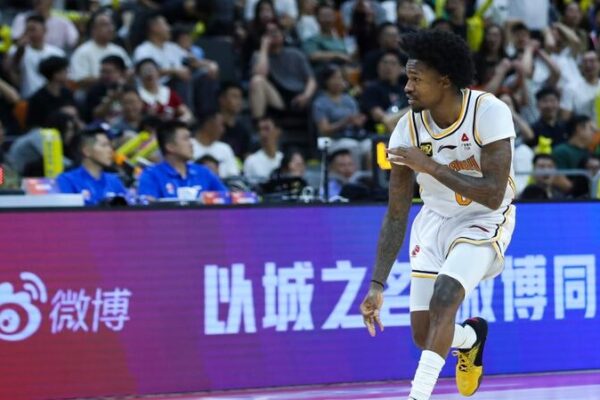 Epic Comeback! 🏀 Shanxi Loongs Stun Guangdong with 19-Point Rally Epic_Comeback____Shanxi_Loongs_Stun_Guangdong_with_19_Point_Rally
