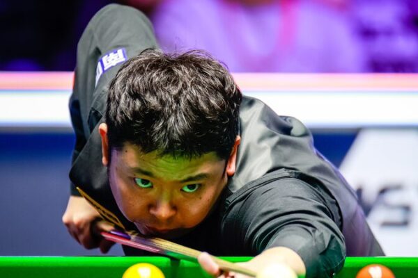 Epic Comeback! 🎱 Zhang Anda Stuns Stuart Bingham at UK Championship Epic_Comeback____Zhang_Anda_Stuns_Stuart_Bingham_at_UK_Championship