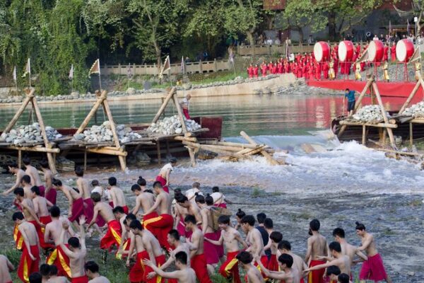 Experience China’s Ancient Dujiangyan Water-Releasing Ceremony 🌊✨ Experience_China_s_Ancient_Dujiangyan_Water_Releasing_Ceremony___ video poster