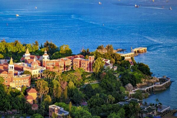 Experience Gulangyu: China’s Pedestrian-Only Island with Drum-Like Waves Experience_Gulangyu__China_s_Pedestrian_Only_Island_with_Drum_Like_Waves video poster